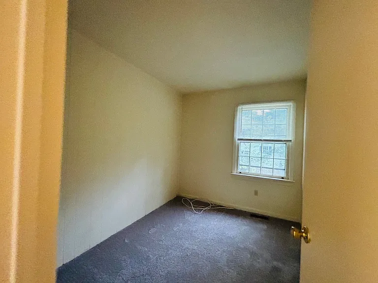 124 Camelot Ct — Photo 9
