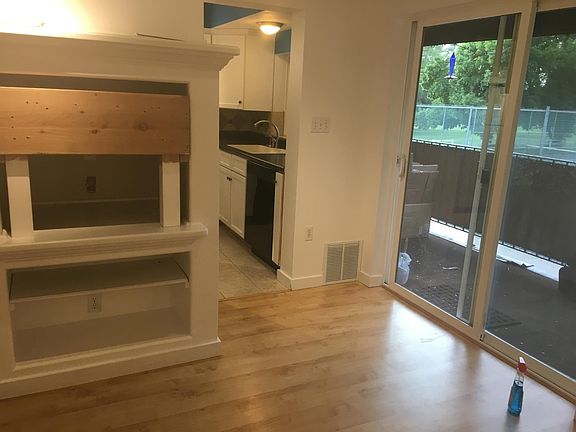 2nd image of 2436 S Elizabeth St APT 3
