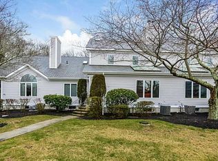 37 Oceanwoods Dr, North Kingstown, RI 02852