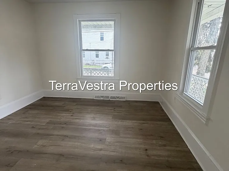 130-132 W McNeal St — Photo 8
