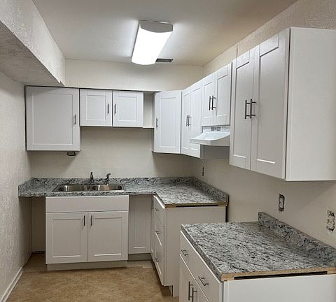 5th image of 535 Colfax Dr