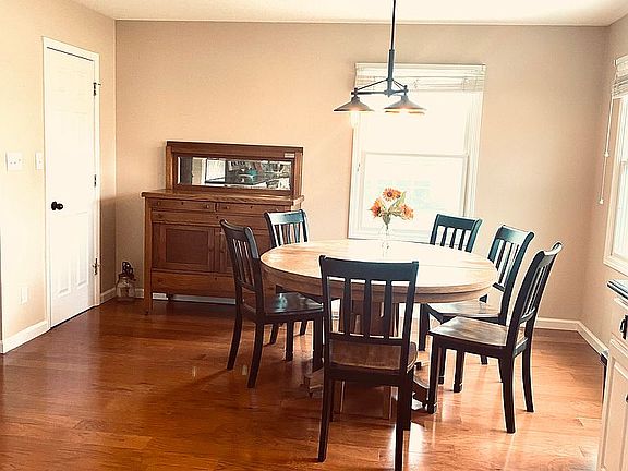 Kitchen Eating Area
