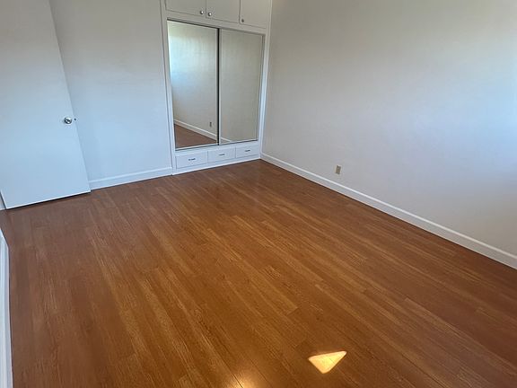 5th image of 24252 Madison St
