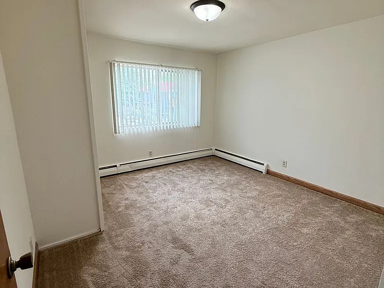 MAY RENT FREE - Sign on this Studio today! — Photo 20