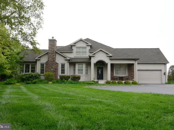 271 Country Club Dr, Telford, PA 18969