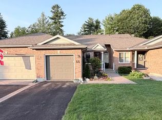 55 Bunting Ln #1A, Ottawa, ON K2M2P5