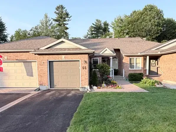 55 Bunting Ln #1A, Ottawa, ON K2M 2P5
