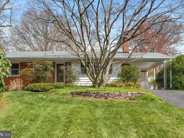 902 Neal Dr, Alexandria, VA 22308
