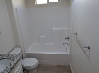 324 Sycamore Dr #A, Bakersfield, CA 93308