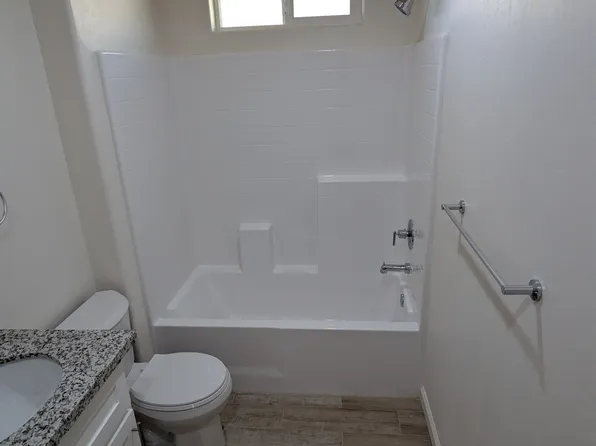 324 Sycamore Dr #A, Bakersfield, CA 93308