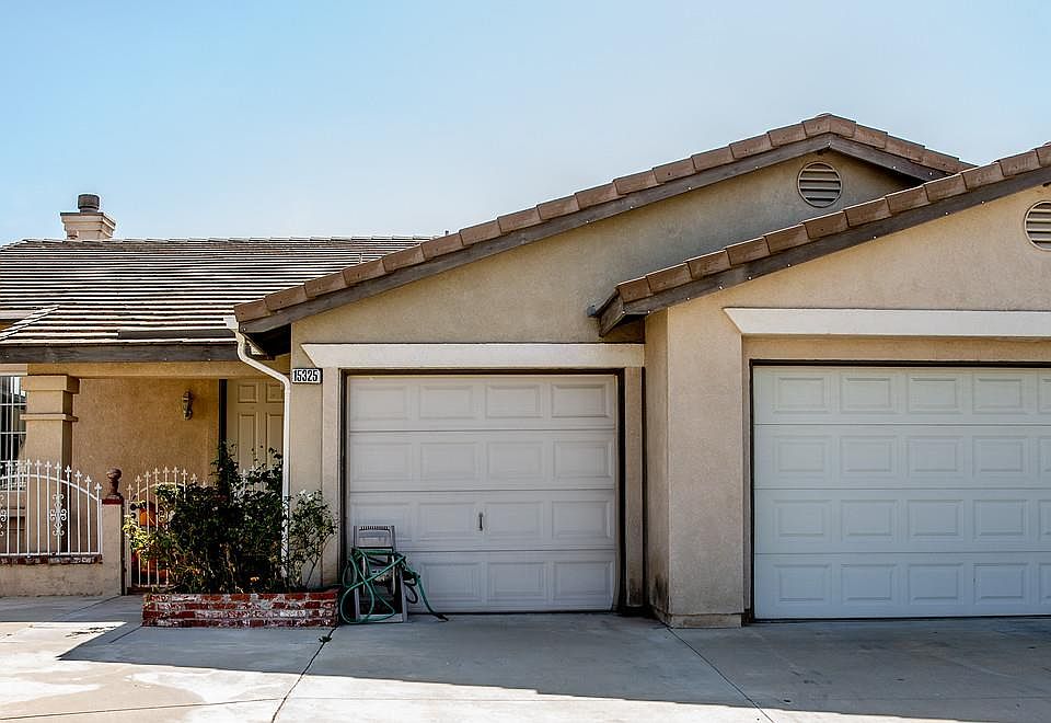 Open Entryway, 3 Car Garage