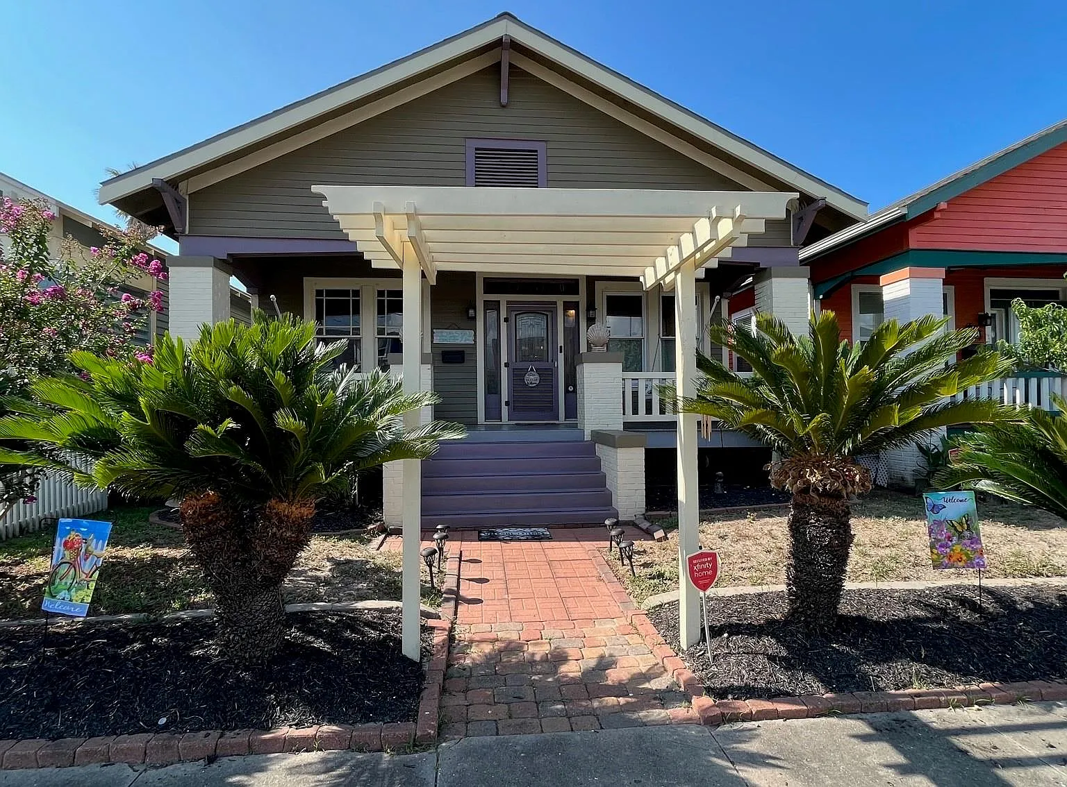 2 bed, 2.0 bath, 1372 sqft, $2,700 — Photo 1