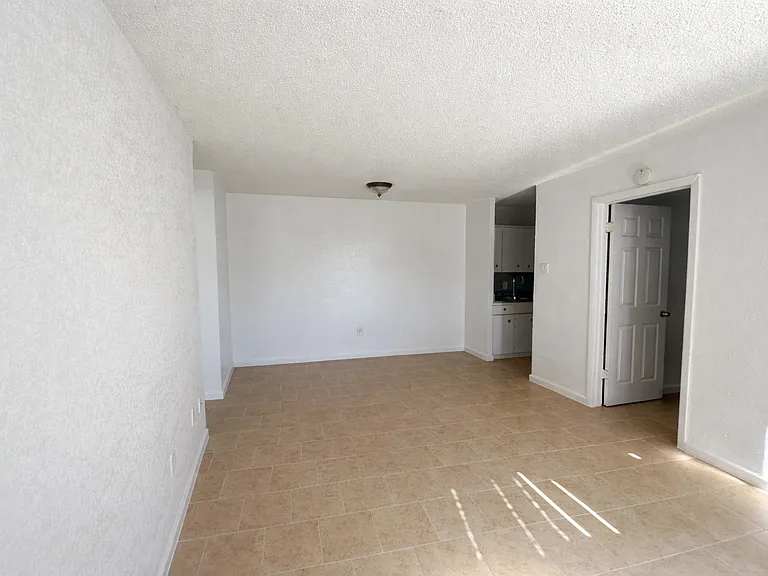 1/2 Bedroom Apartment: Living Room