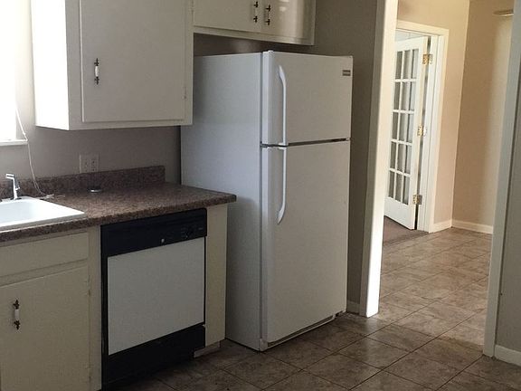 3rd image of 1458 Yorktown Dr