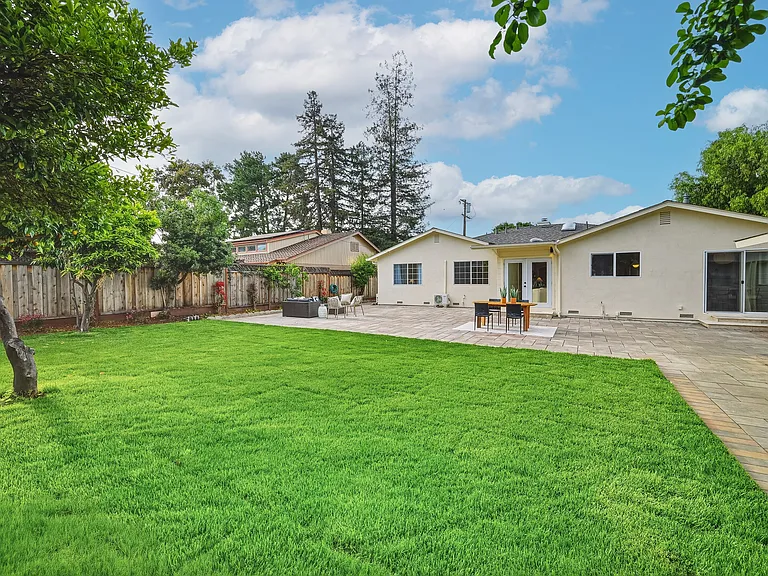 1223 Rose Ave — Photo 1