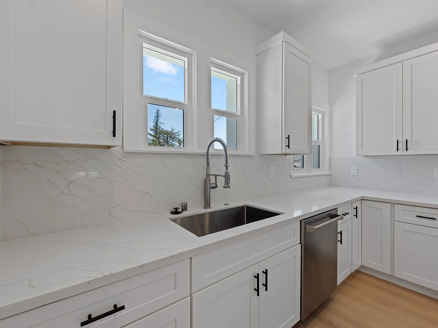 606 S Lake Ave — Photo 3