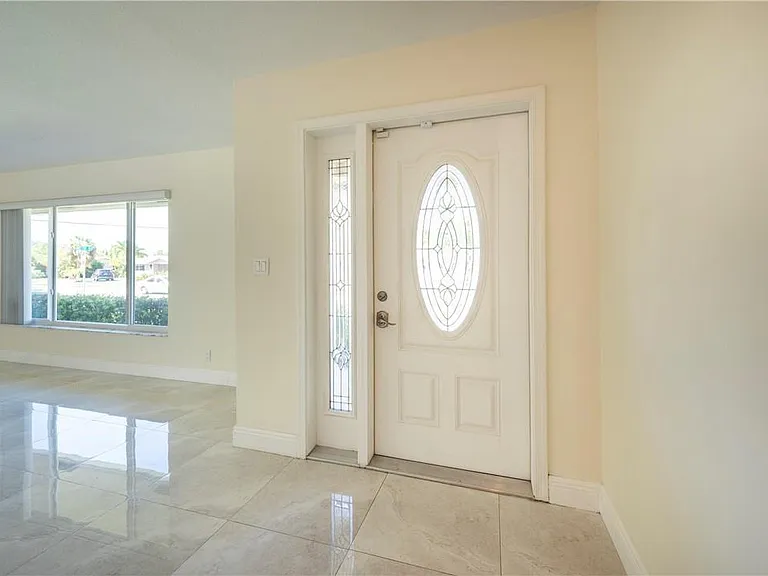 5200 NE 15th Ave — Photo 3