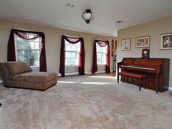 4th image of 491 Rivervale Ave