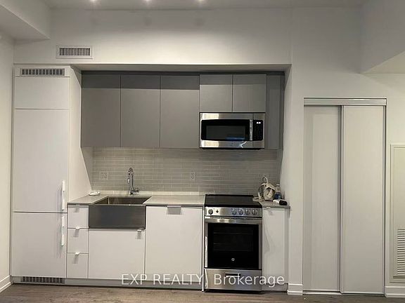 3rd image of 270 Dufferin St #404