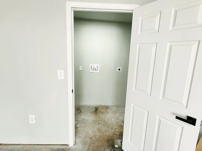128 Kingston Ave — Photo 6
