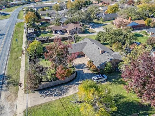 222 Hillcrest St, Sanger, TX 76266