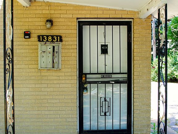2nd image of 13831 S La Salle St