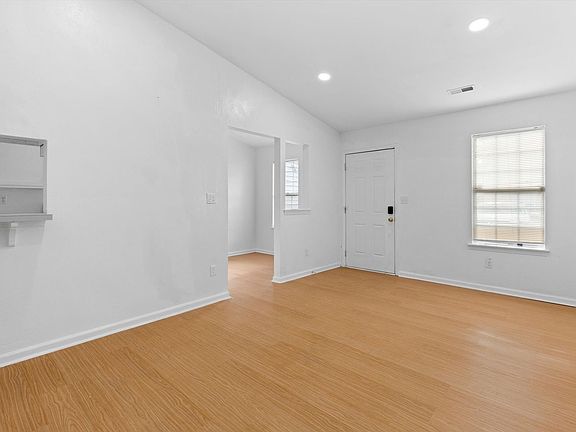 5th image of 582 Peregrine St