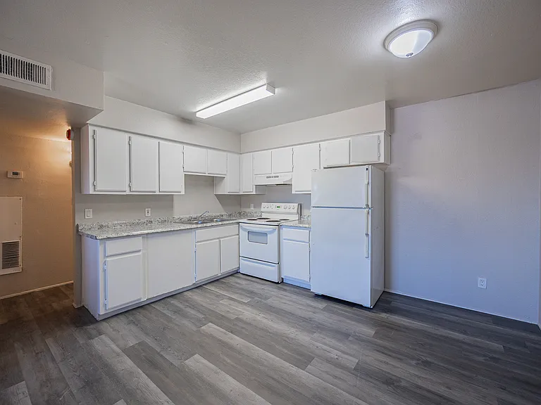 1703 W Mountain View Rd — Photo 17
