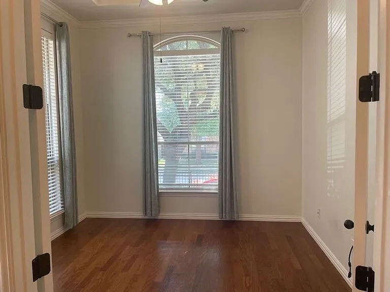 2444 Sunderland Ln — Photo 6