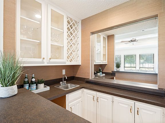 5th image of 2306 Windsor Dr