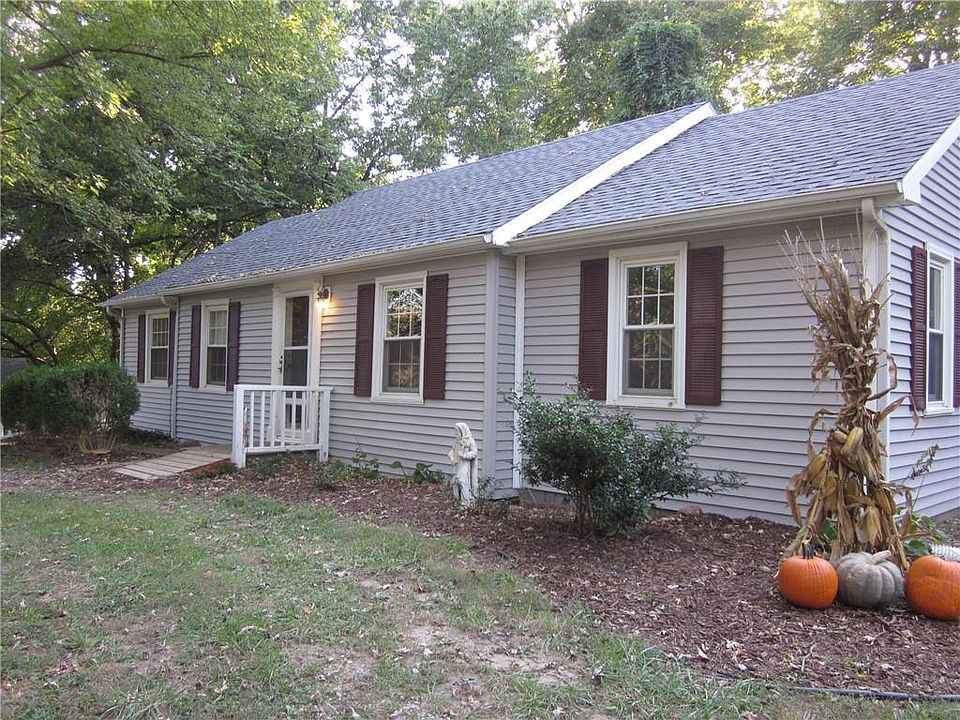 1st image of 222 Dogwood St