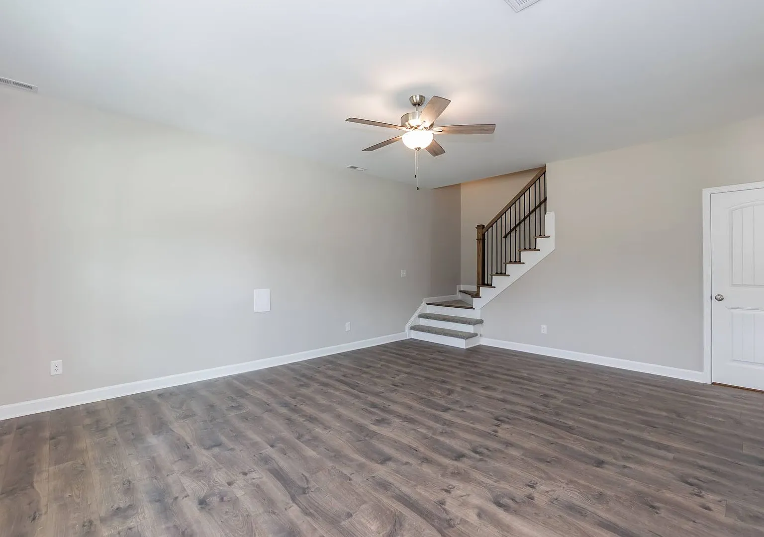 208 S Leslie St — Photo 4
