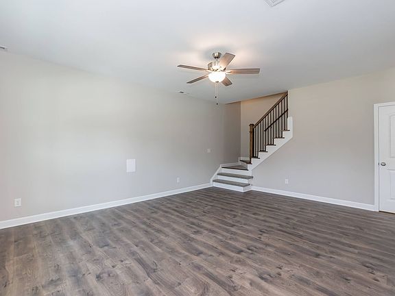 4th image of 208 S Leslie St