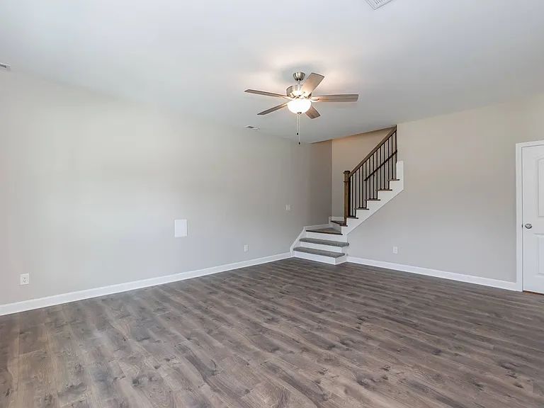 208 S Leslie St — Photo 4