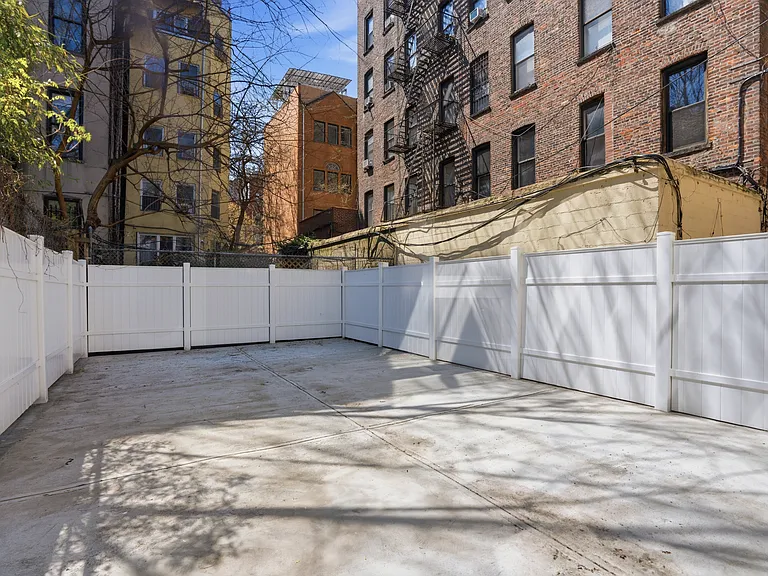 356 E 8th St #101 — Photo 7