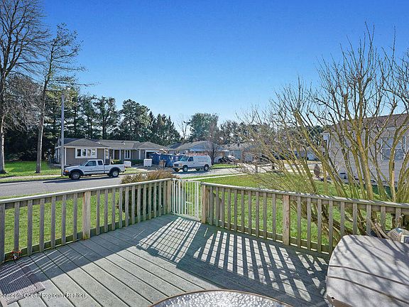 3rd image of 11 Wedgeport Dr
