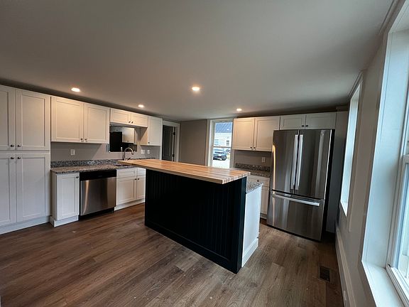5th image of 5 Shaker Rd #2