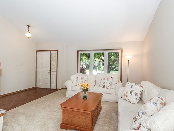 3rd image of 912 Apple Dr