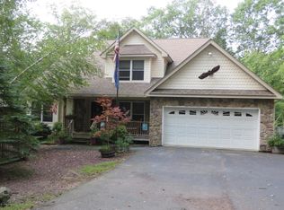 102 Parkers Glen Rd, Shohola, PA 18458