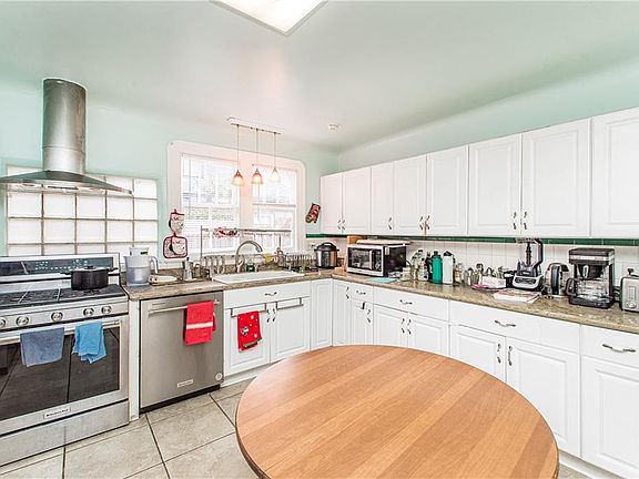 4th image of 4651 Dart St