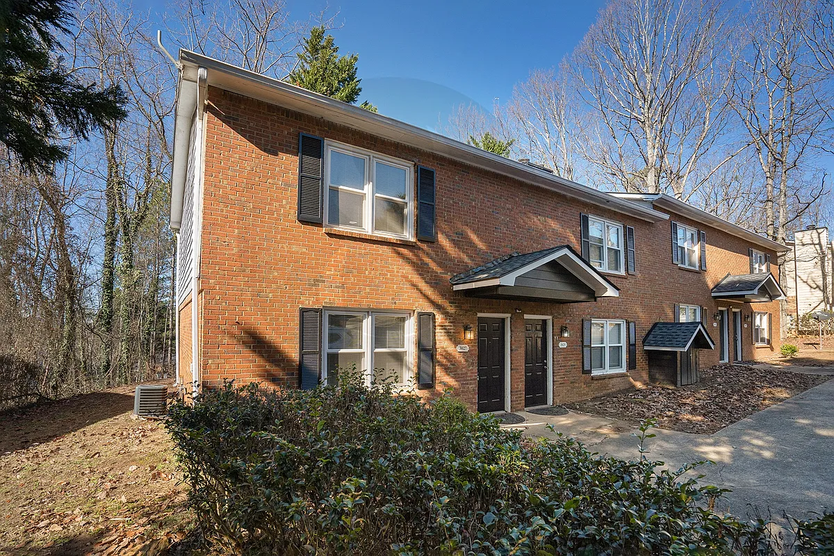 Building Photo - 3027 Spruce Cir