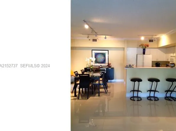 19877 E Country Club Dr, Aventura, FL