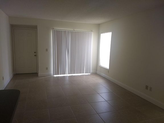 3rd image of 124 Santa Clara Dr APT 8