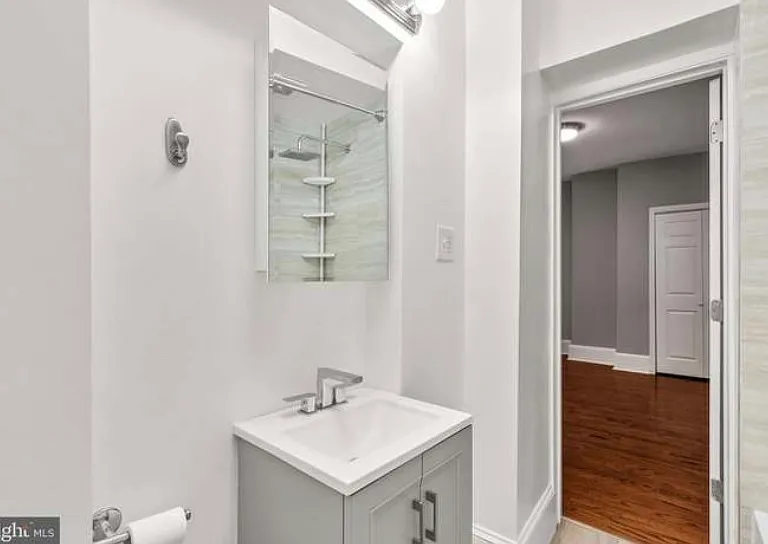 216 3rd St SE #2 — Photo 5