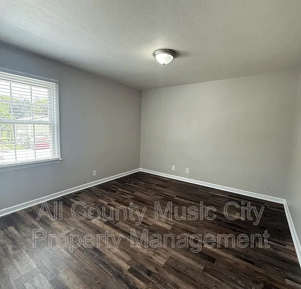 553 Owendale Dr — Photo 9