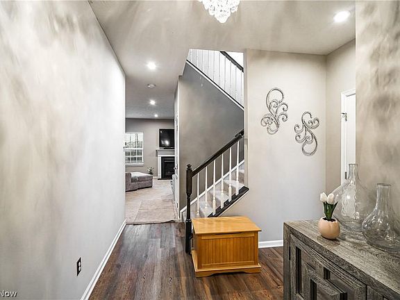 2nd image of 1619 Crescent Dr