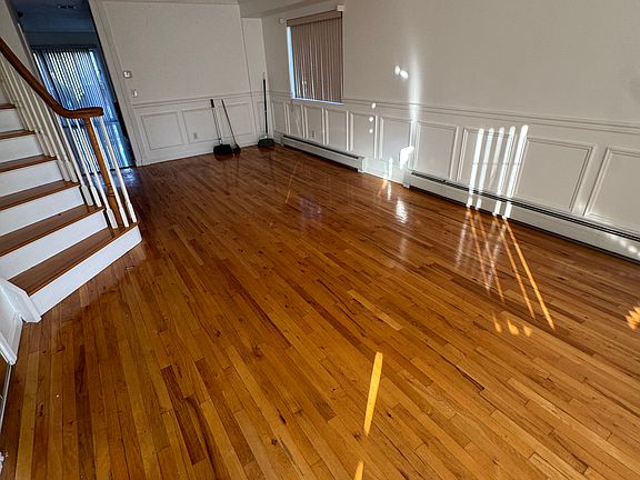 2nd image of 15 Chesterfield Ln #2
