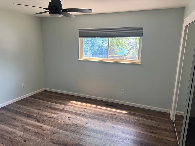 1404 Elm St — Photo 8