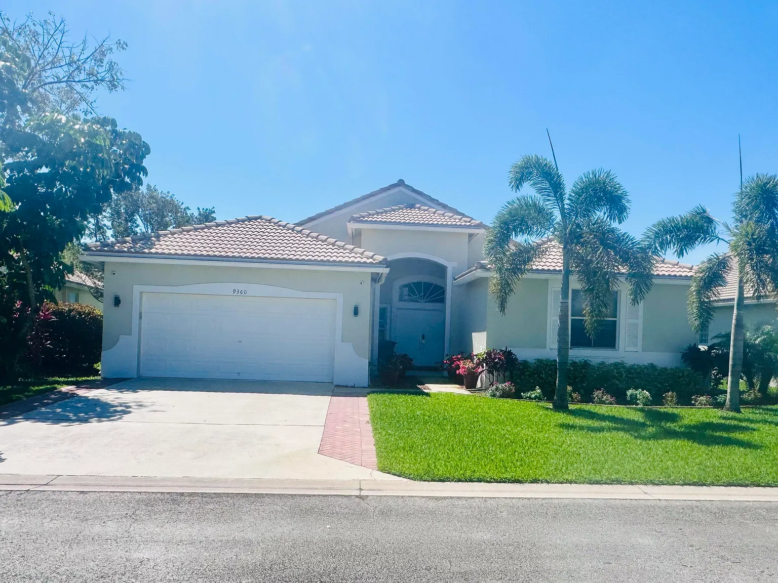 4 bed, 3.0 bath, 2293 sqft, $4,500 — Photo 1