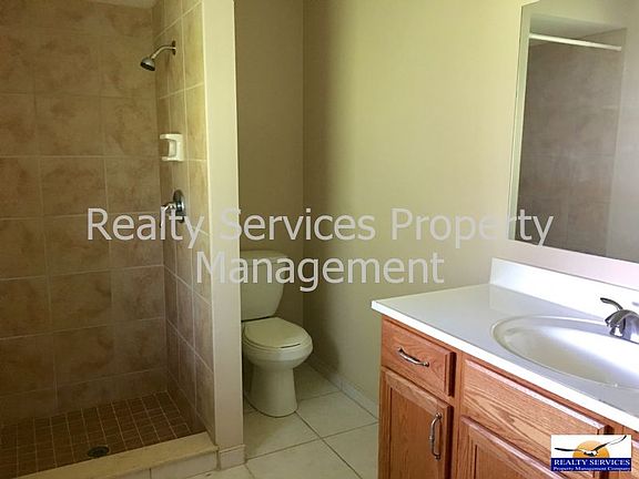 5th image of 906 Taylor Ln